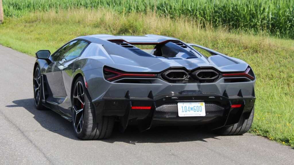 2025 Lamborghini Revuelto