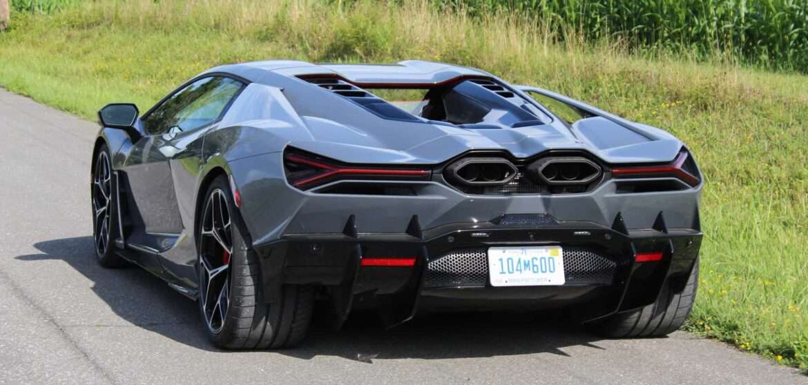 2025 Lamborghini Revuelto