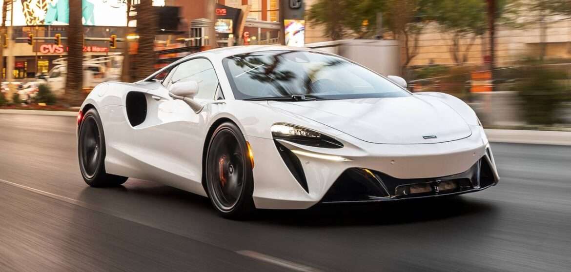 McLaren Artura dubai