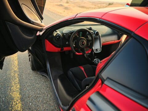 Rent Mclaren 570S in Dubai