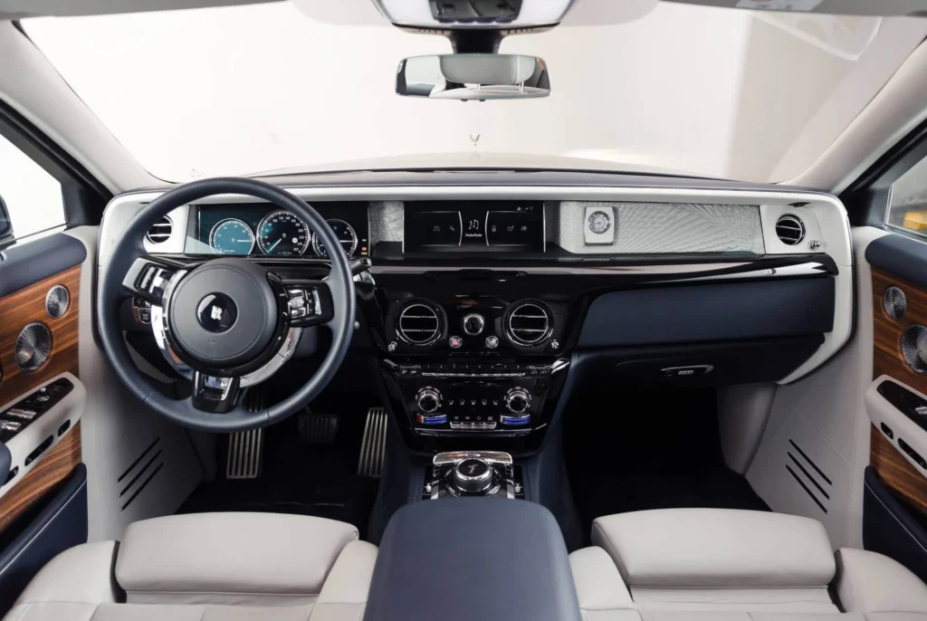 rolls royce phantom rent dubai