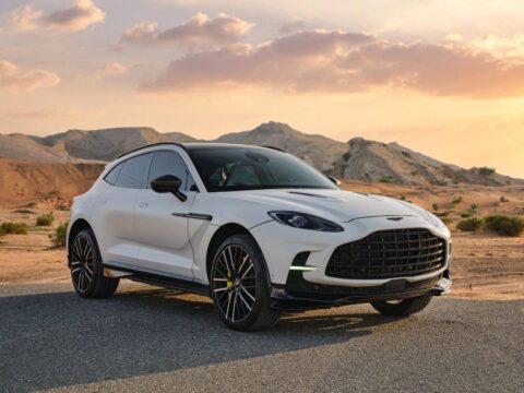 aston martin DBX 707