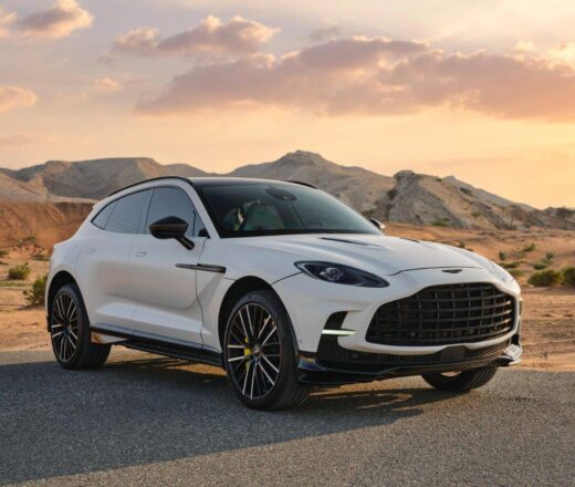 aston martin DBX 707