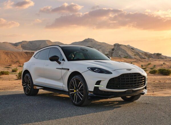 aston martin DBX 707