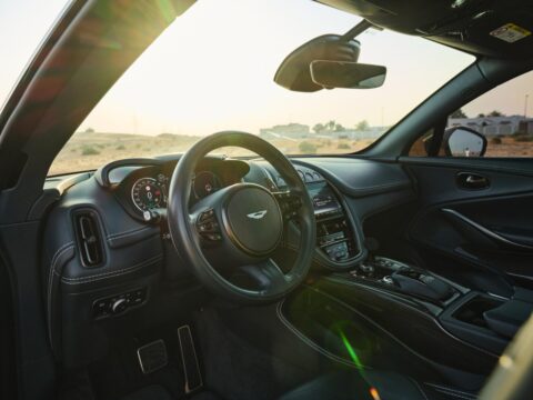 aston martin DBX 707