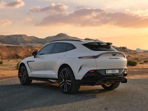 aston martin DBX 707
