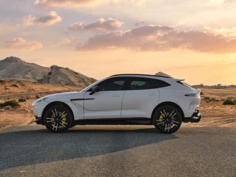 aston martin DBX 707