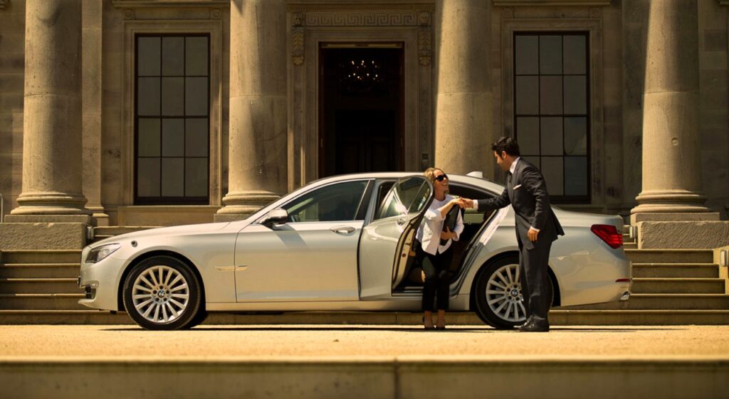 What is a Chauffeur Service in Dubai?