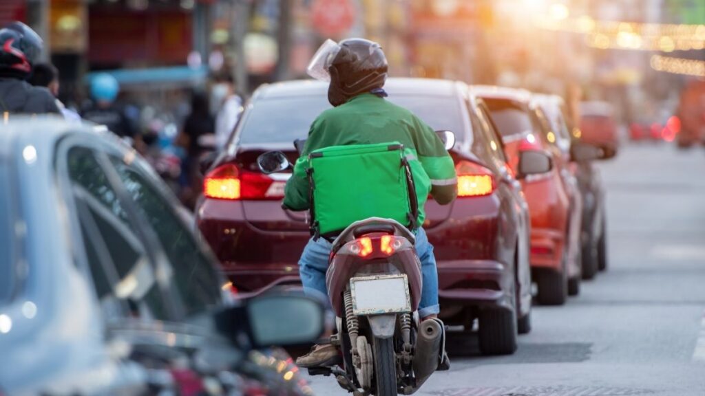Dubai New Traffic Rule Delivery Riders Restricted from Left Lanes
