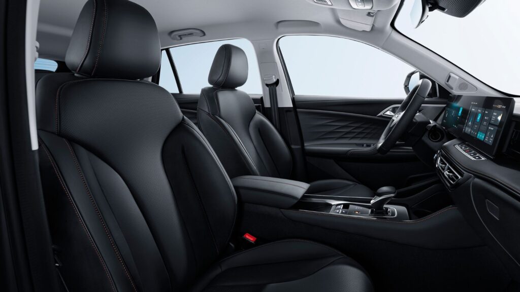 MG HS Hybrid+ interior