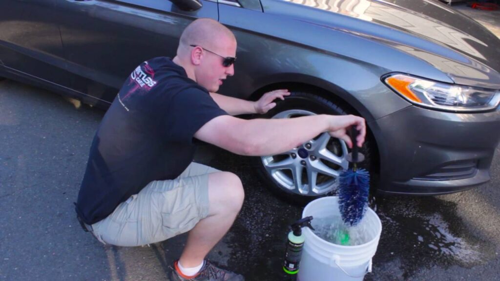 Two-Bucket Car Washing Method