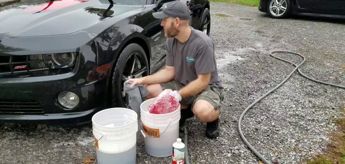 Two-Bucket Car Washing Method