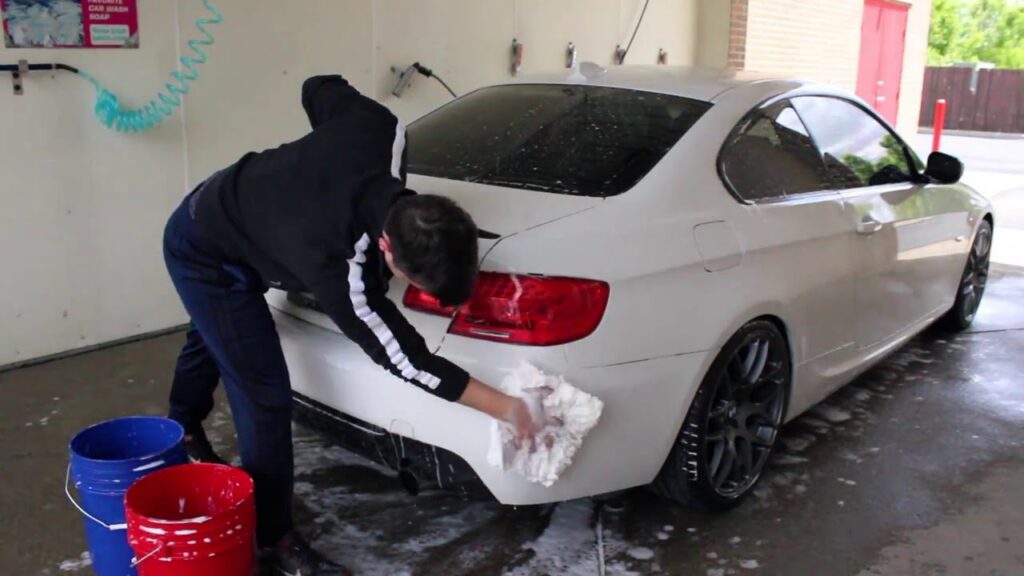 Two-Bucket Car Washing Method