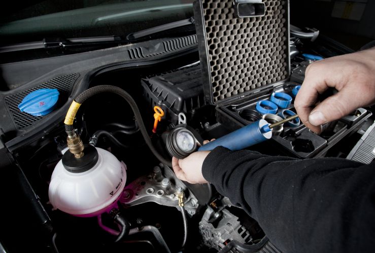 How to Identify and Fix car Radiator Leaks